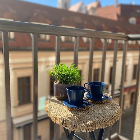 Audrey Hepburn Apartment Cathedral View Top Location Air Conditioned Bratislava Bagian luar foto