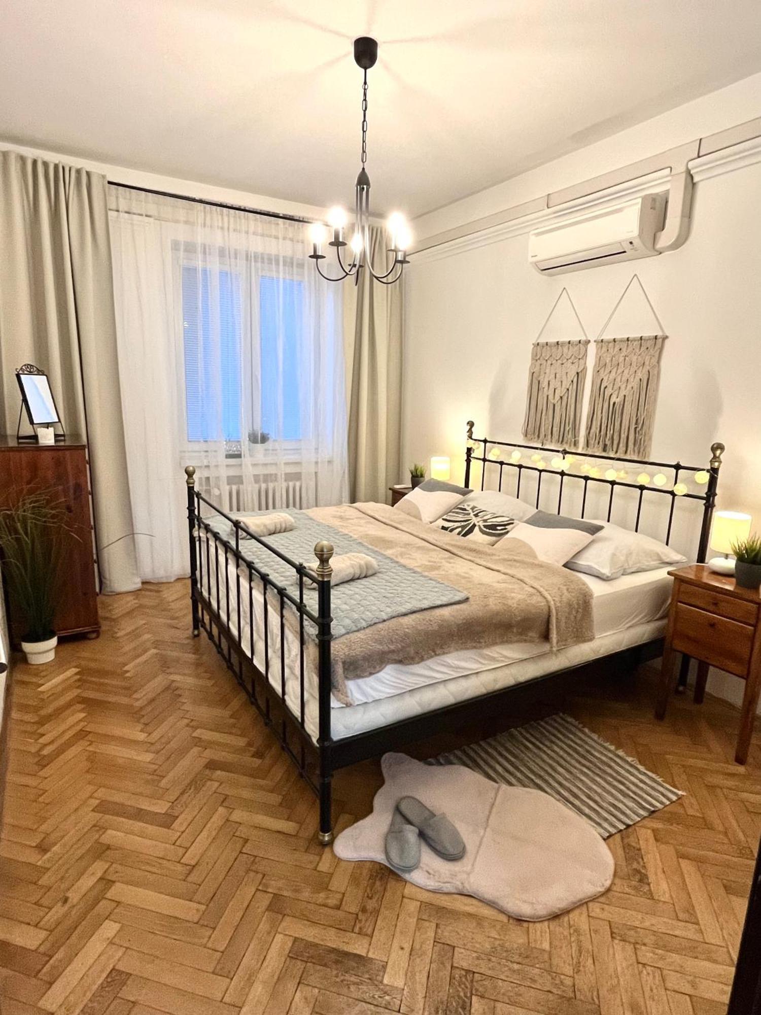 Audrey Hepburn Apartment Cathedral View Top Location Air Conditioned Bratislava Bagian luar foto